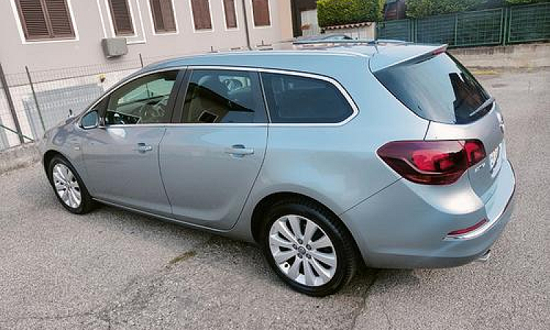 Opel Astra J Sportou...