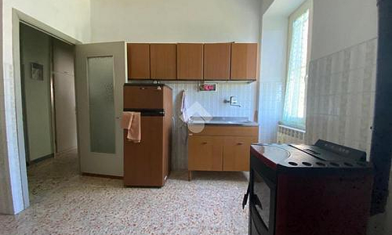2 Locali A Piansano...