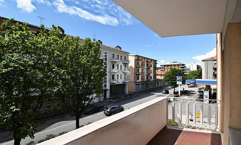 4 Locali A Ivrea...
