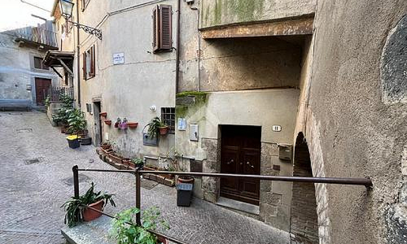 2 Locali A Porano...