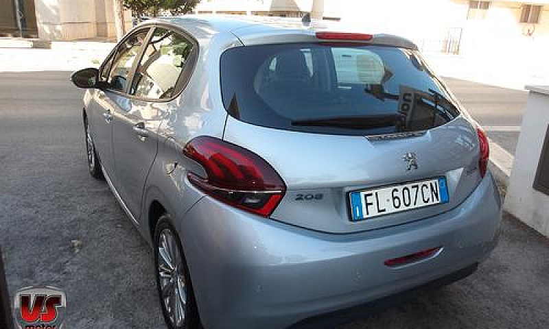 Peugeot 208 1.2 Benz...
