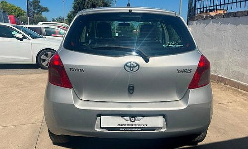 Toyota Yaris 5P Acti...
