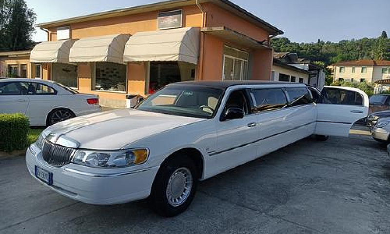 Lincoln Limousine Lu...