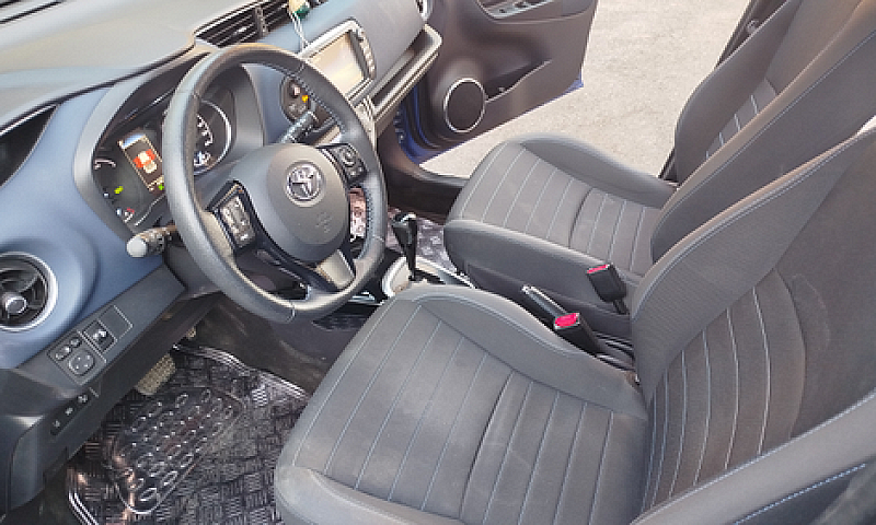 Toyota Yaris Hybrid ...
