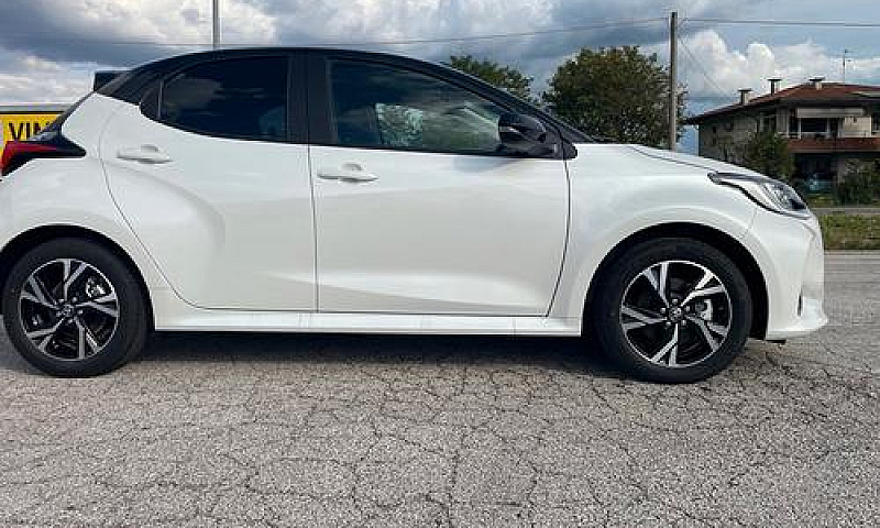 Toyota Yaris 1.5 Hyb...