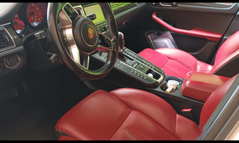 Porsche Macan S...