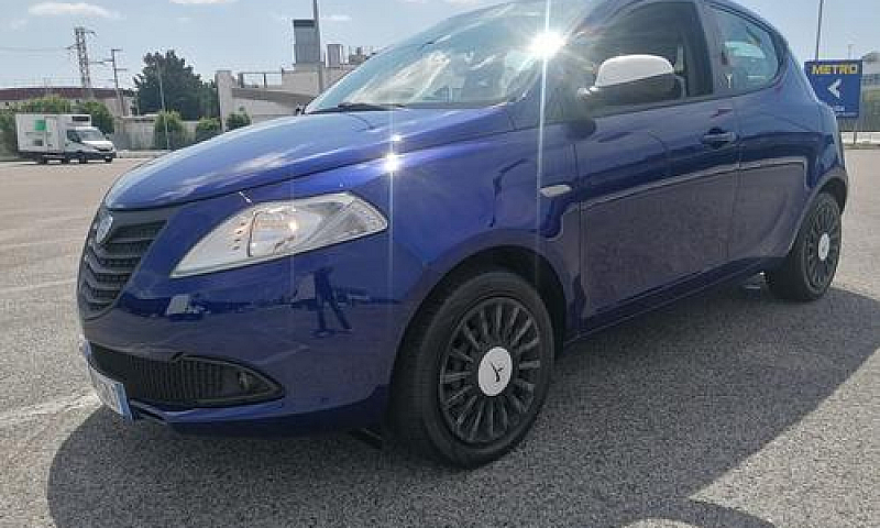 Lancia Ypsilon 1.2-6...