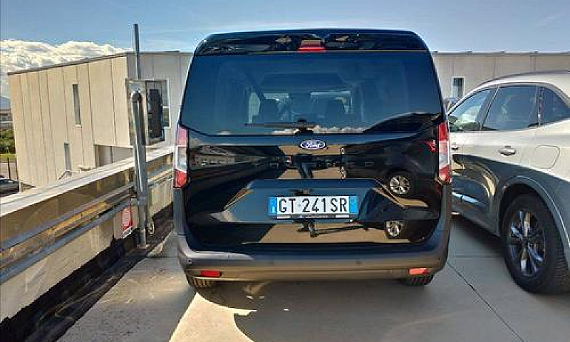 Ford Tourneo Courier...
