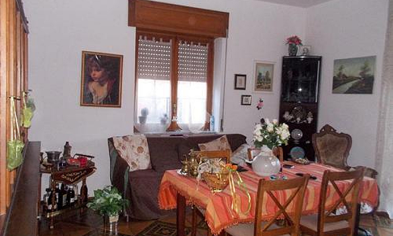 4 Locali A Castrolib...
