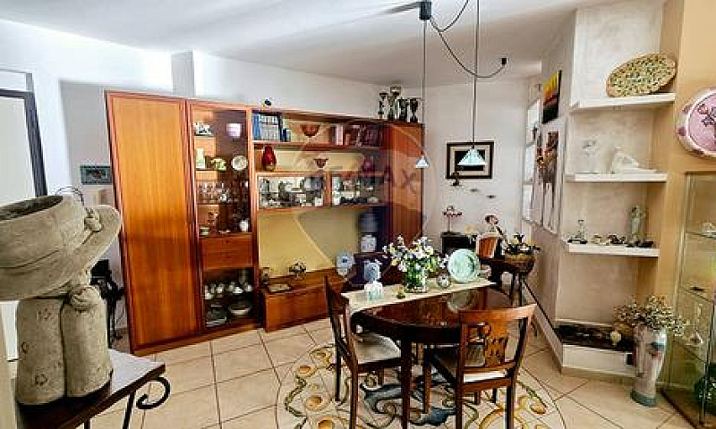 Porzione Di Villa - ...