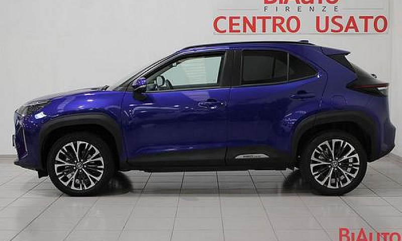Toyota Yaris Cross 1...