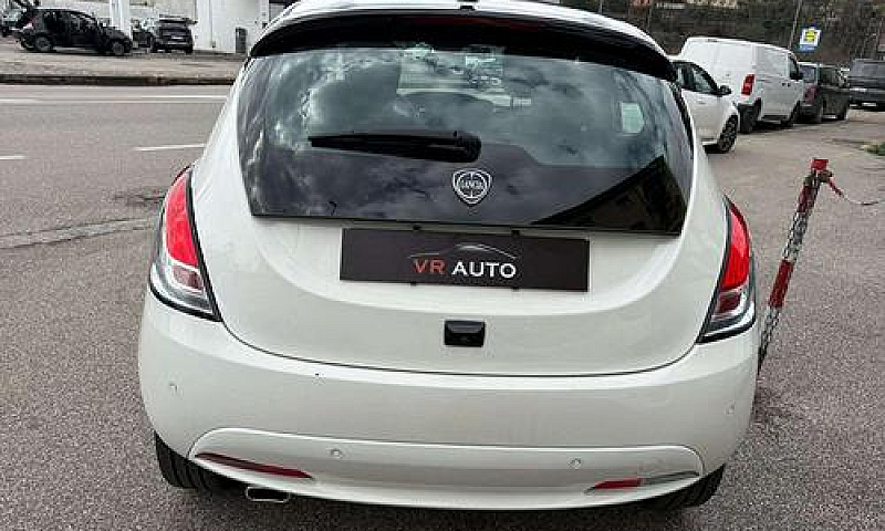Lancia Ypsilon Hybri...