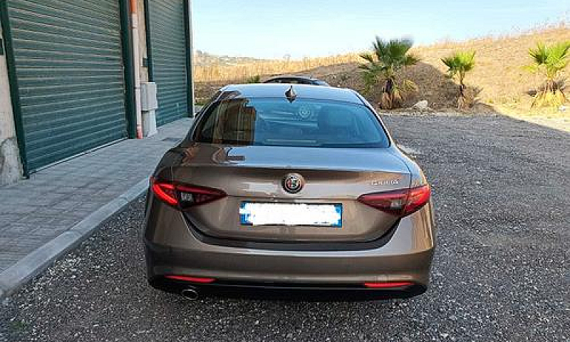 Alfa Romeo Giulia 2....