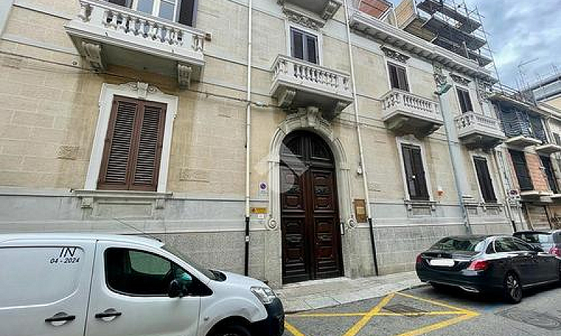 4 Locali A Reggio Di...