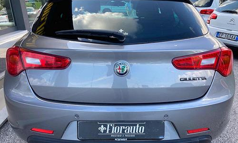 Alfa Romeo Giulietta...