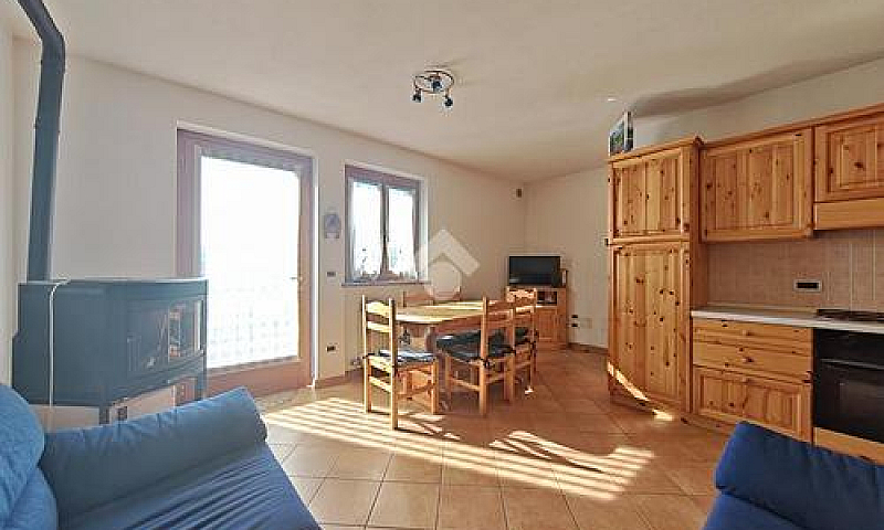 4 Locali A Roana...