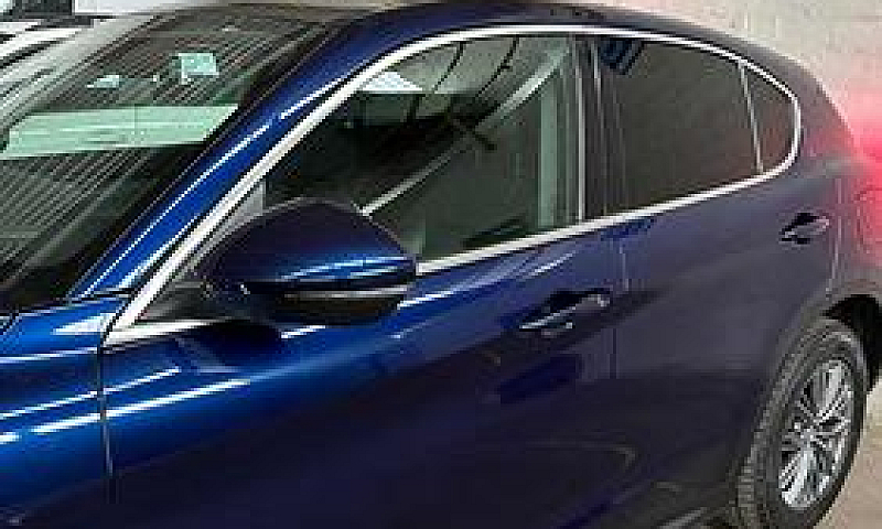 Alfa Romeo Stelvio 2...