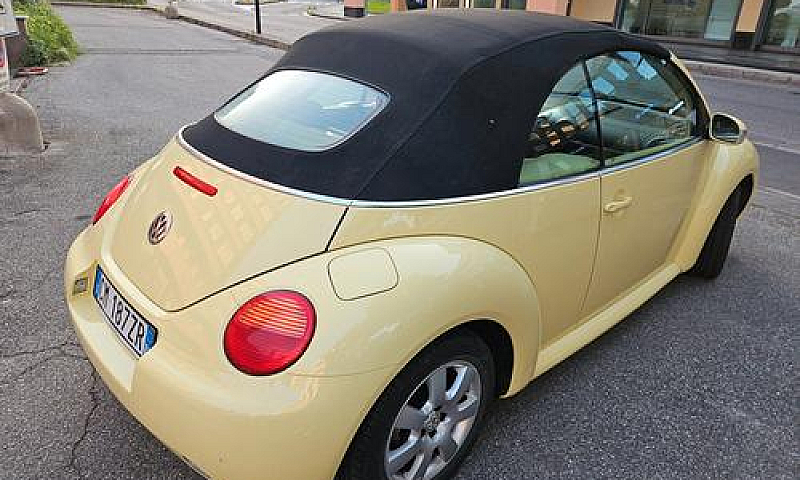 Volkswagen New Beetl...