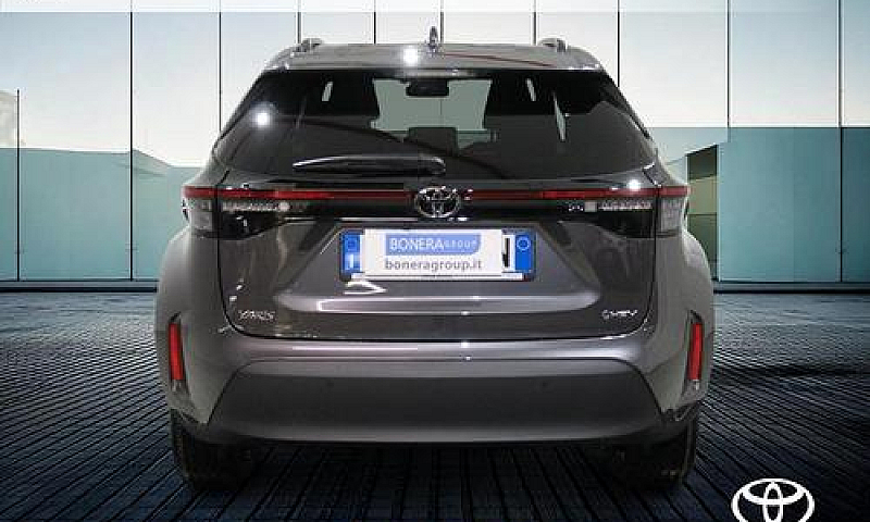 Toyota Yaris Cross 1...