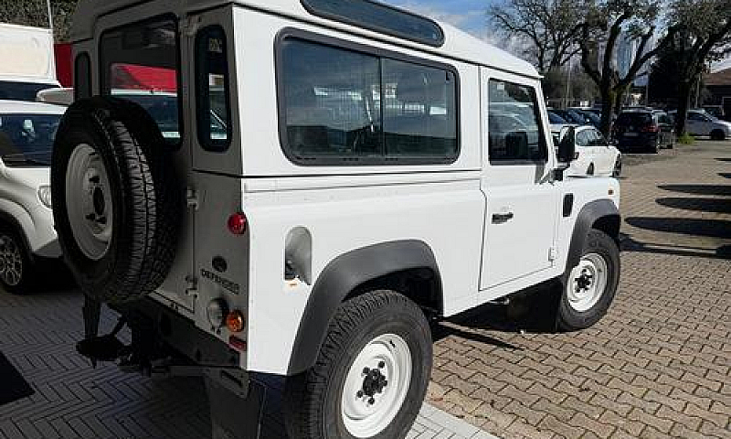Land Rover Defender ...