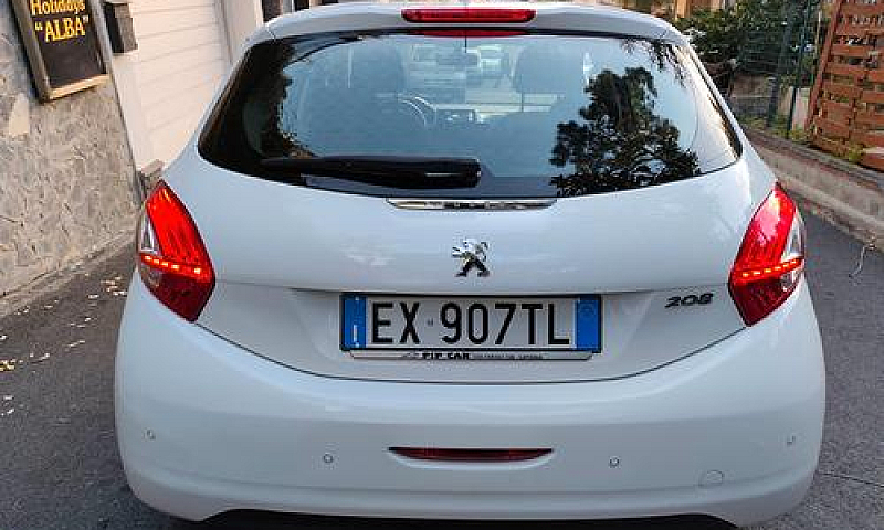 Peugeot 208 1.2 Benz...