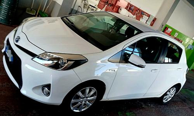 Toyota Yaris Ibrida ...