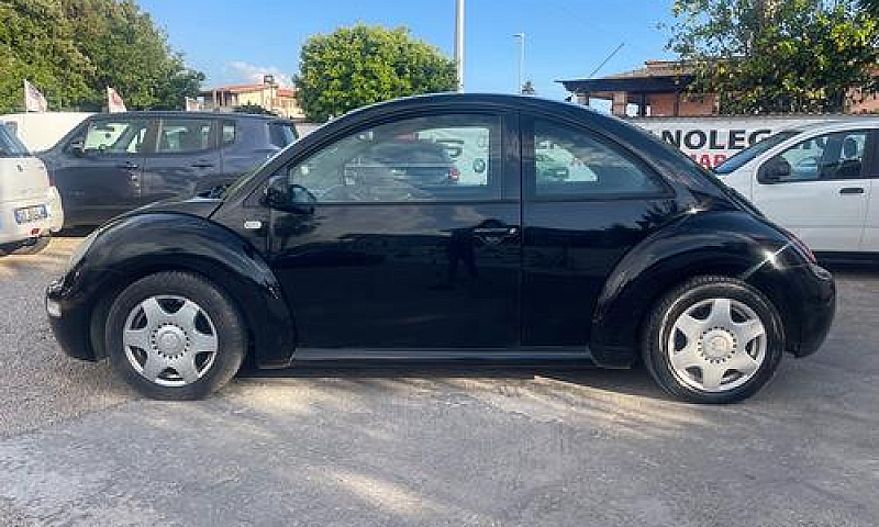 Volkswagen New Beetl...