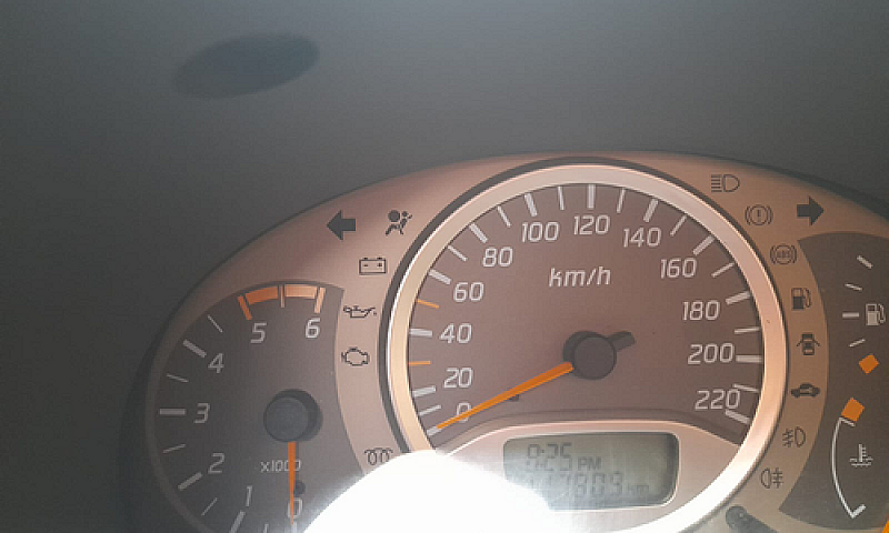 Nissan Almera Tino...
