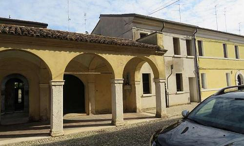 Appartamento A Comac...