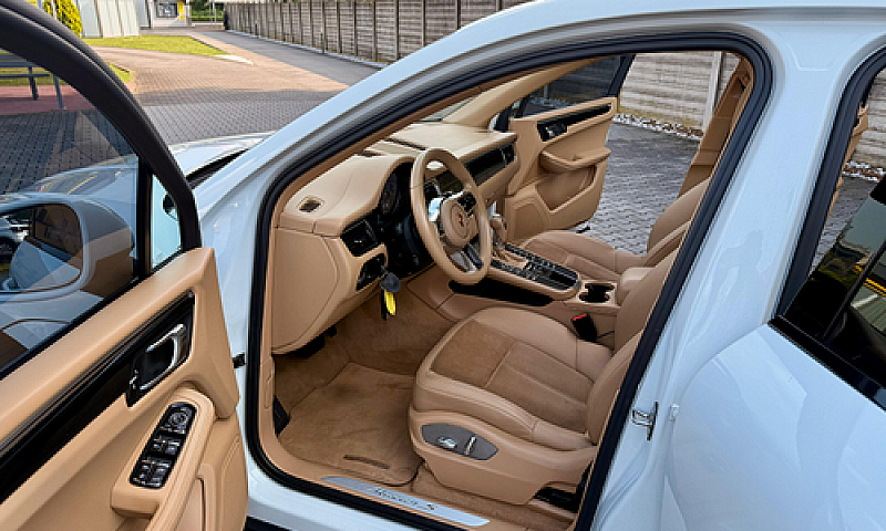 Porsche Macan...