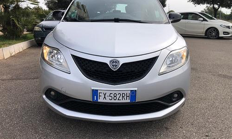 Lancia Ypsilon 1.2 6...