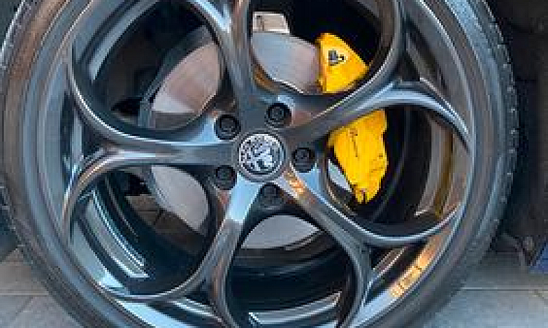 Alfa Romeo Giulia 19...