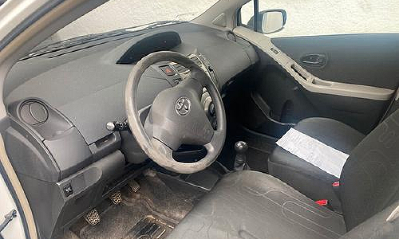 Toyota Yaris 1.0 5 P...