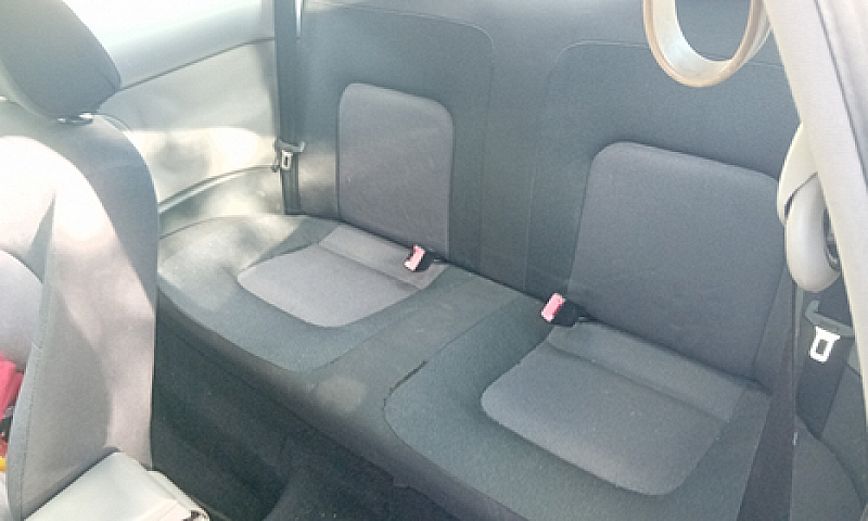 Volkswagen New Beetl...