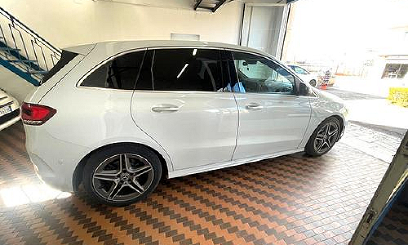 Mercedes-Benz B 200 ...