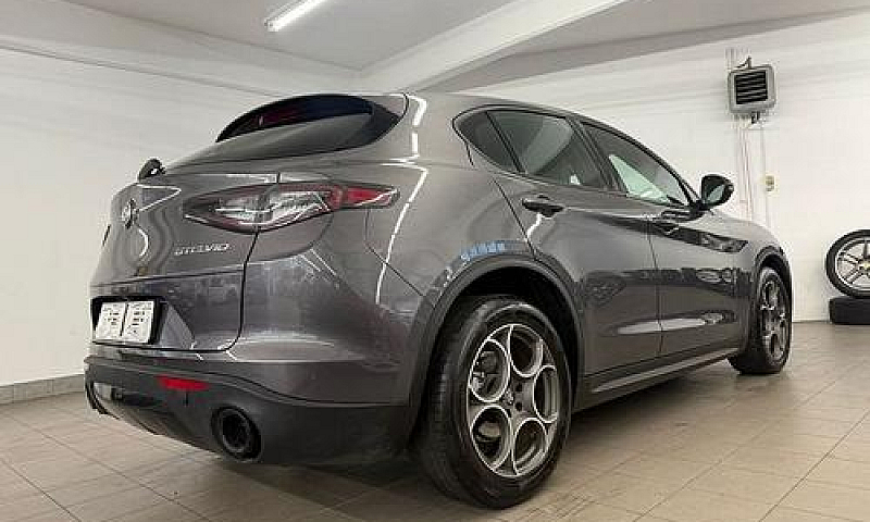 Alfa Romeo Stelvio 2...