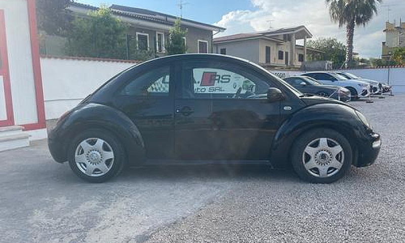 Volkswagen New Beetl...