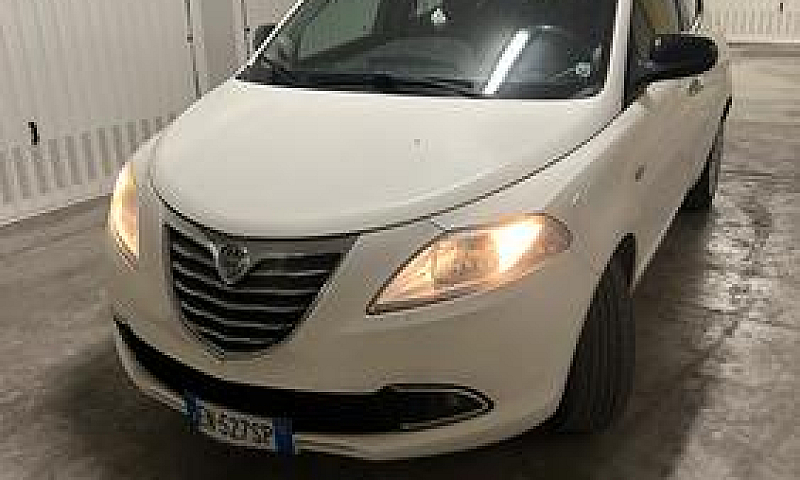 Lancia Y...