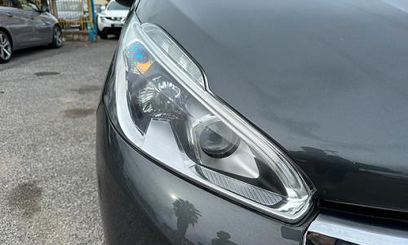 Peugeot 208 5Porte A...