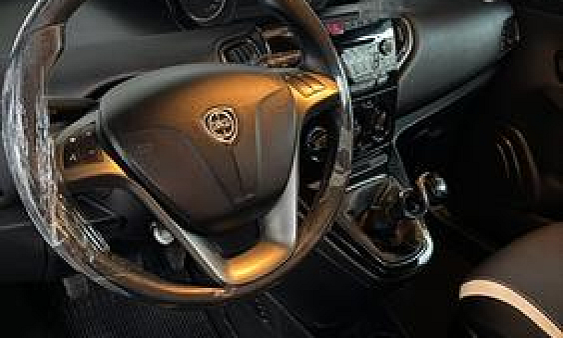 Lancia Y...