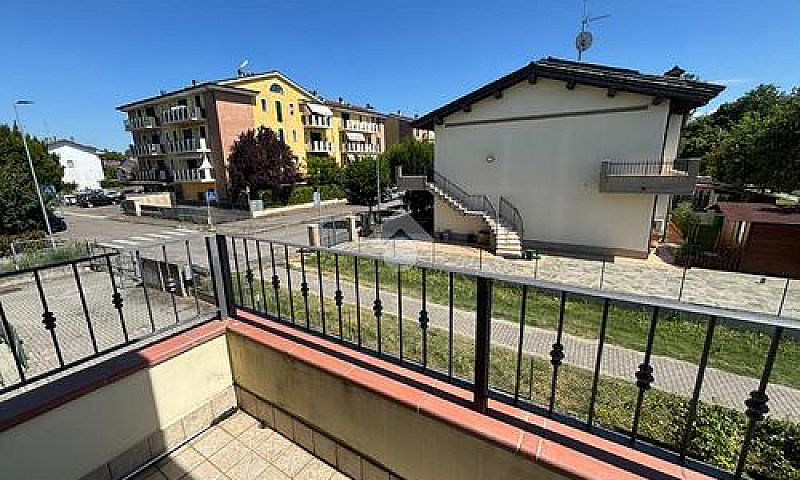 4 Locali A Russi...