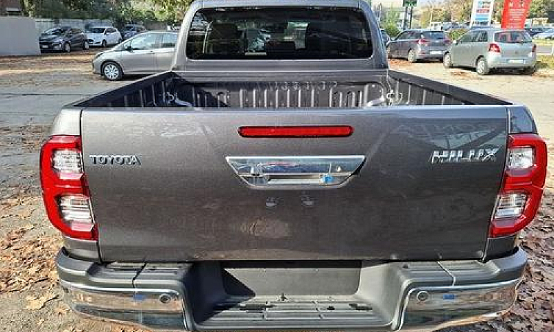 Toyota Hilux 2.4 D-4...