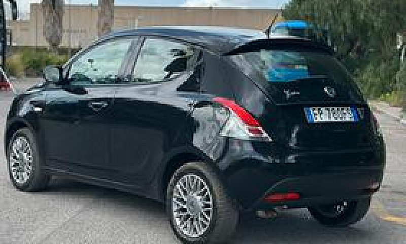 Lancia Ypsilon...