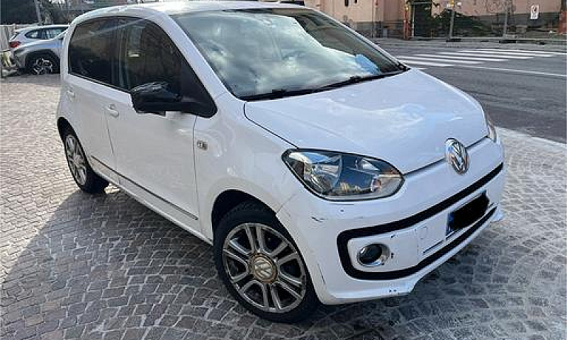 Volkswagen Up! Nessu...