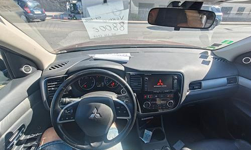 Mitsubishi Outlander...