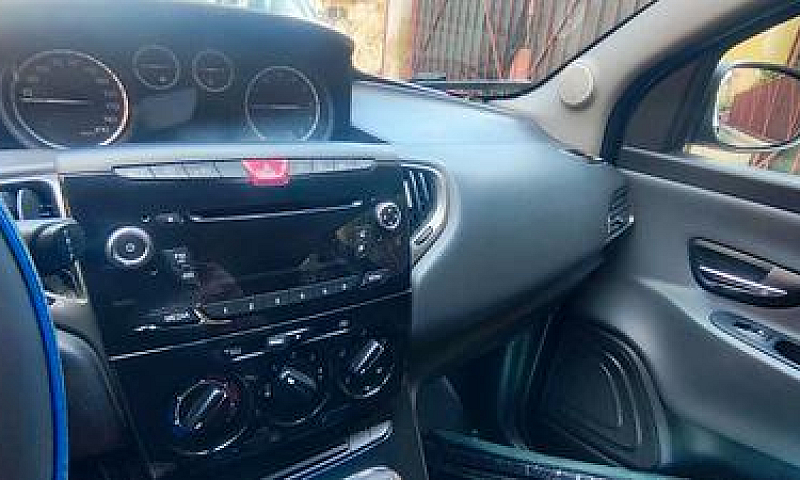 Lancia Ypsilon 1.2 6...