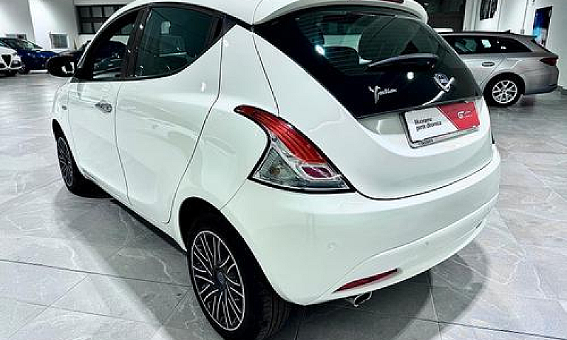 Lancia Ypsilon 1.2 6...