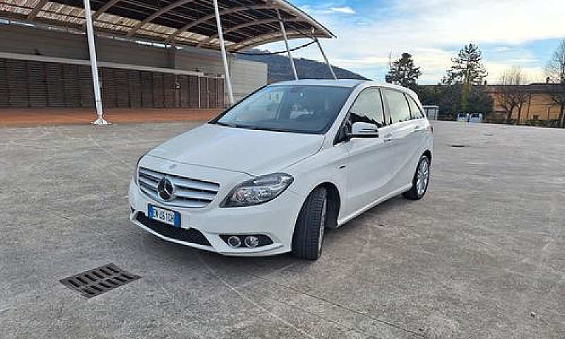 Mercedes-Benz B 180 ...