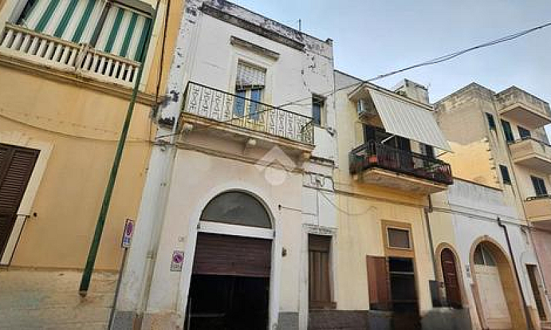 5 Locali A Galatone...