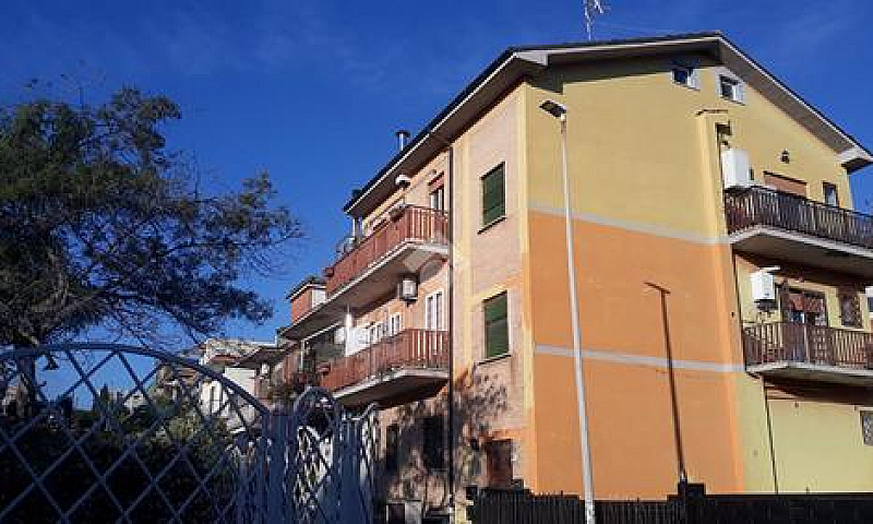4 Locali A Roma...